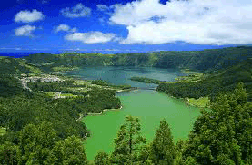 Azores_green-and-blue-lakes