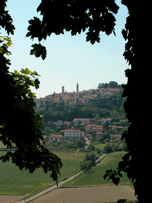 hilltop town in Piemonte