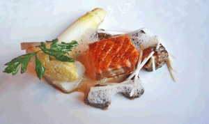  White asparagus, fresh morel mushrooms and salmon