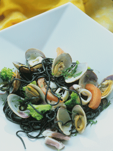 clams-&-black-pasta