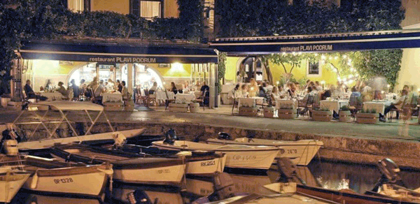 Plavi Podrum restaurant at night