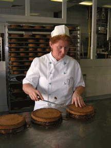 Frosting a Sacher torte