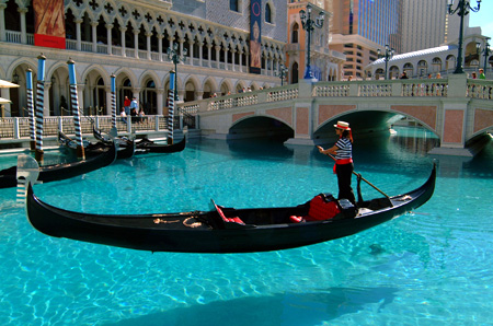 Gondoliers Unite to Protect Their “Venetianess”